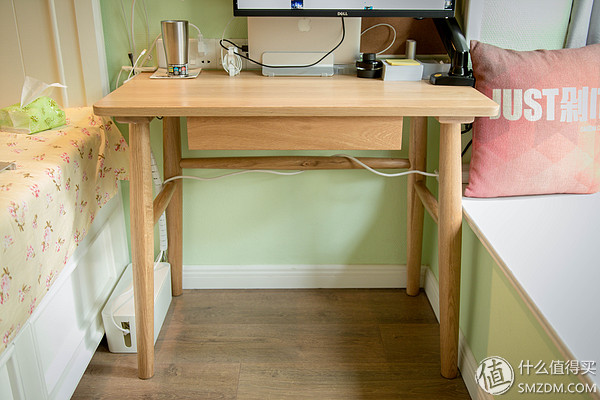 办公桌面舒适简约布局,好看的办公桌面布置