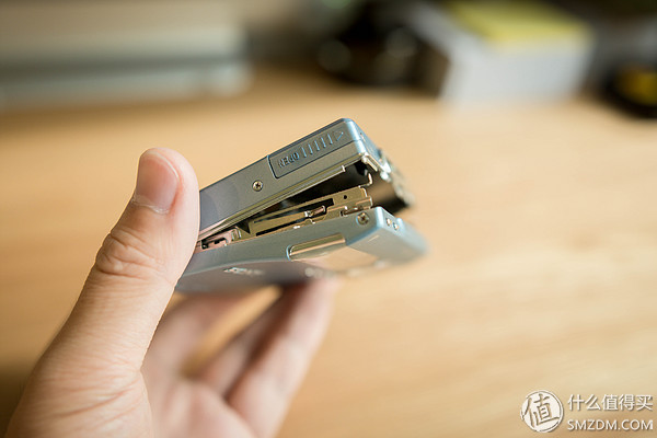 办公桌面舒适简约布局,好看的办公桌面布置