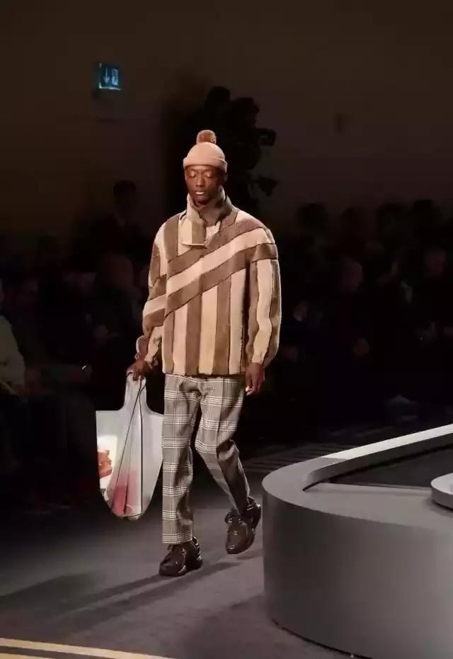 米兰时装周惊艳作品,米兰时装周高燃片段