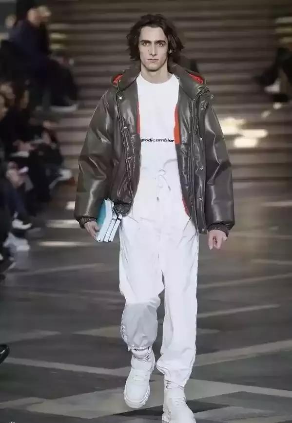 米兰时装周惊艳作品,米兰时装周高燃片段