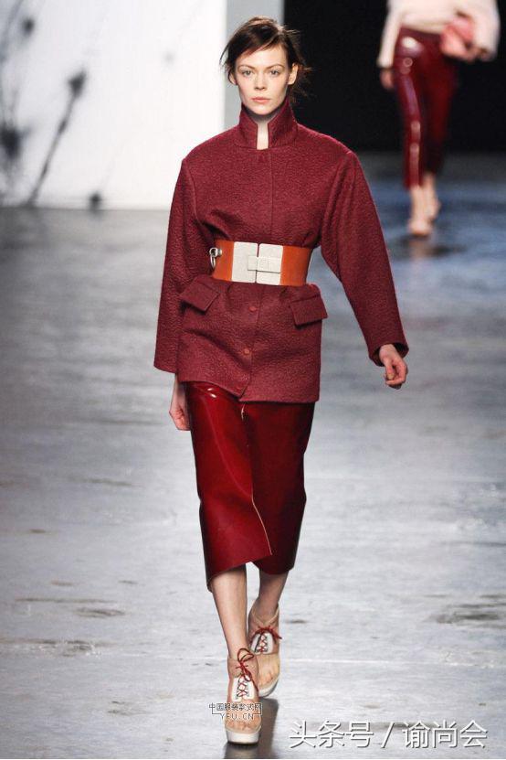 一条腰带,时尚穿搭一条腰带的万能效果