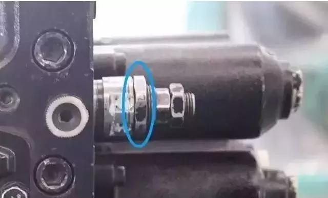 挖机动作慢是怎么回事,挖机热机后动作慢无力