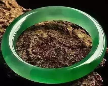 价值两亿的翡翠佛像,翡翠佛像传世真品