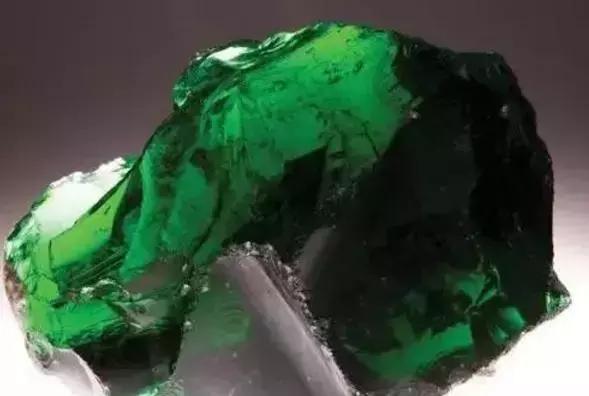 价值两亿的翡翠佛像,翡翠佛像传世真品