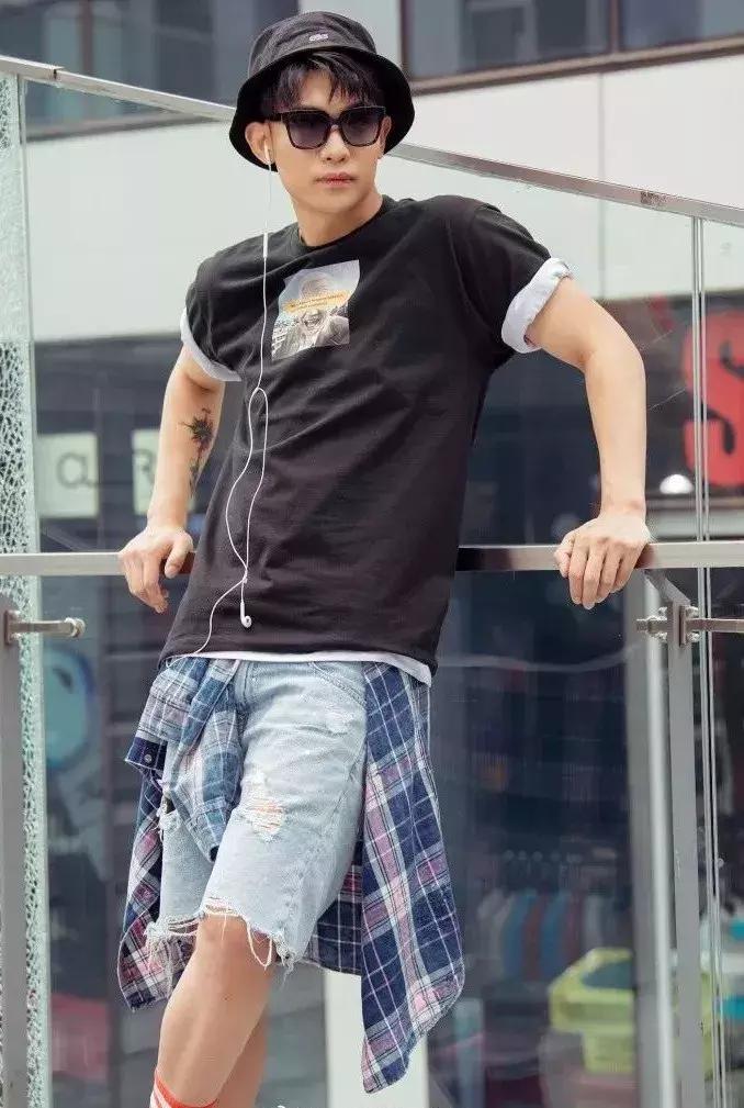 越狱主演颜值变化,越狱男主角帅照