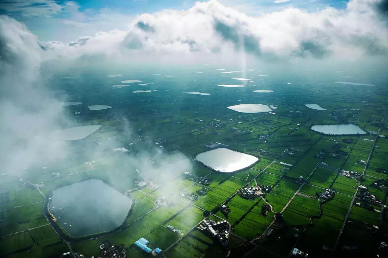 一个恐高的人，高空作业20多年，舍命拍出了最美纪录片