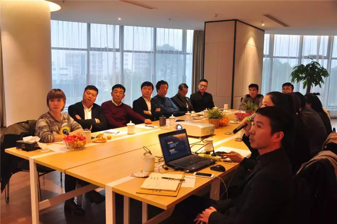 热烈祝贺商会常务会议顺利,常务副会长谈商会工作