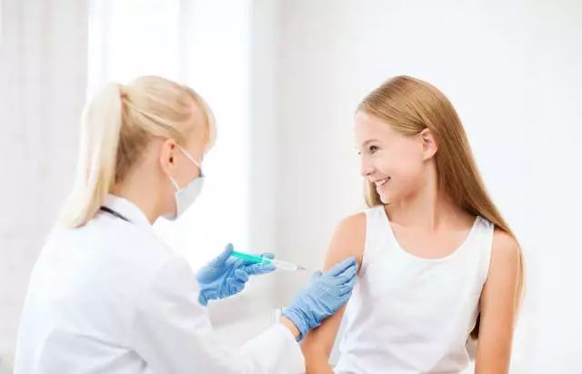 6个月小孩打针喊疼死了,现在一个月的婴儿打针怎么打