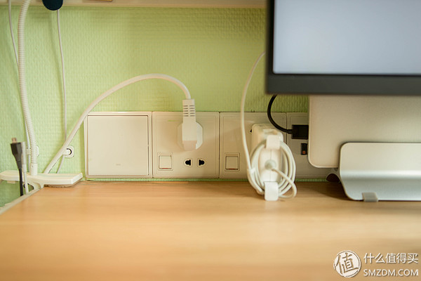 办公桌面舒适简约布局,好看的办公桌面布置