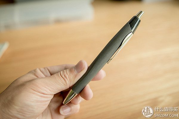 办公桌面舒适简约布局,好看的办公桌面布置