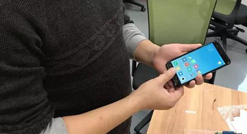 一段透明胶带+一支导电笔,大神秒破小米5S指纹识别