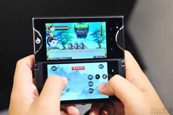 中兴天机axonm双屏折叠屏手机,中兴折叠屏手机axonm如何