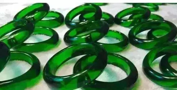 价值两亿的翡翠佛像,翡翠佛像传世真品