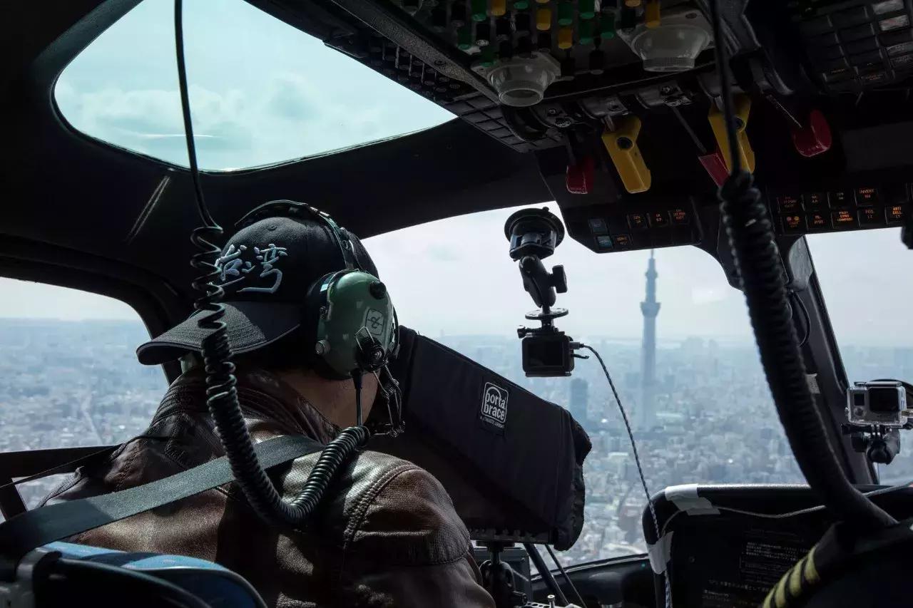 一个恐高的人，高空作业20多年，舍命拍出了最美纪录片