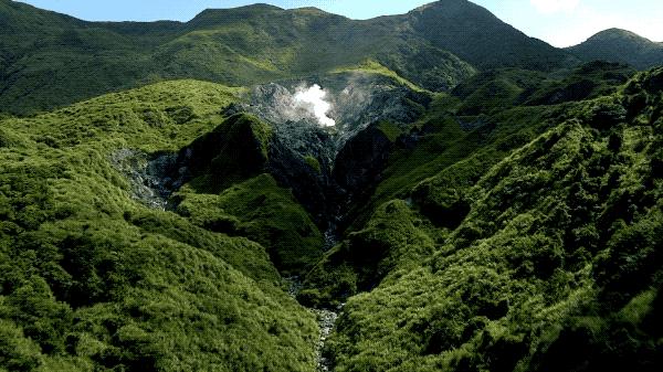 一个恐高的人，高空作业20多年，舍命拍出了最美纪录片