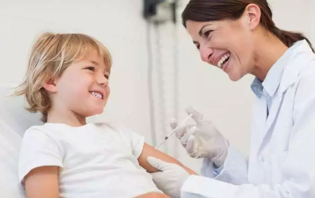 6个月小孩打针喊疼死了,现在一个月的婴儿打针怎么打