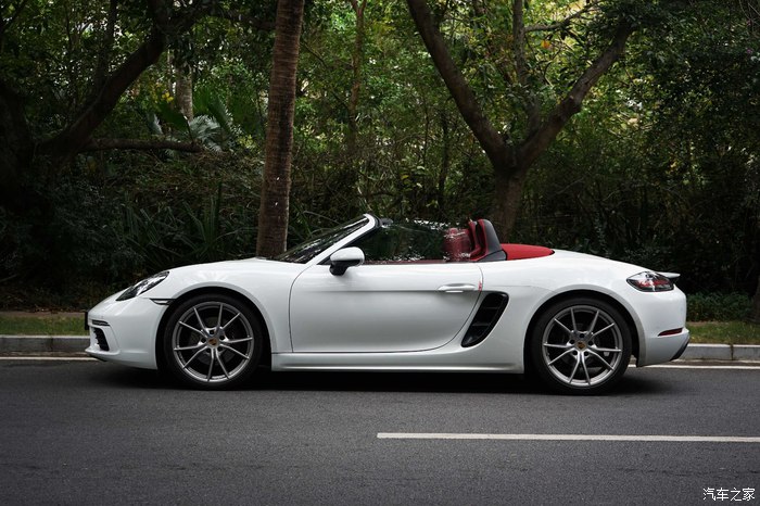 保时捷718boxster敞篷购车过程,保时捷718boxster冰雪漂移