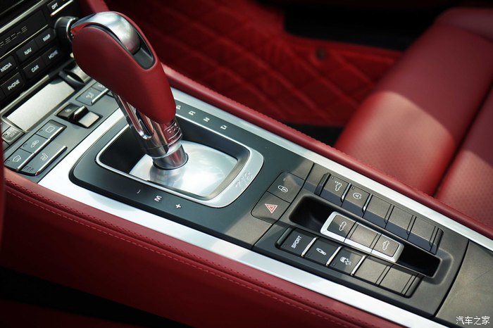 保时捷718boxster敞篷购车过程,保时捷718boxster冰雪漂移