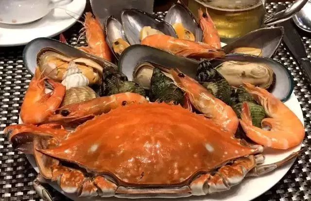 附近的旅游景点温泉自助餐一体,附近吃喝玩乐一体的温泉