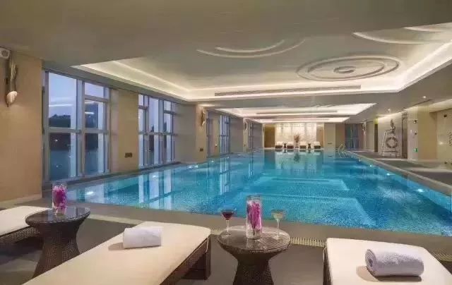 附近的旅游景点温泉自助餐一体,附近吃喝玩乐一体的温泉