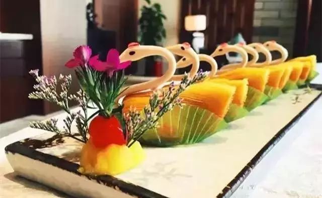 附近的旅游景点温泉自助餐一体,附近吃喝玩乐一体的温泉