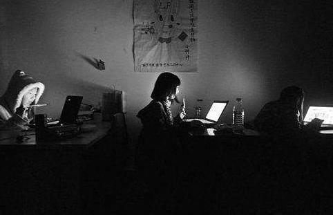 都说熬夜危害大到底坏在哪,都说熬夜伤身为什么还有夜班