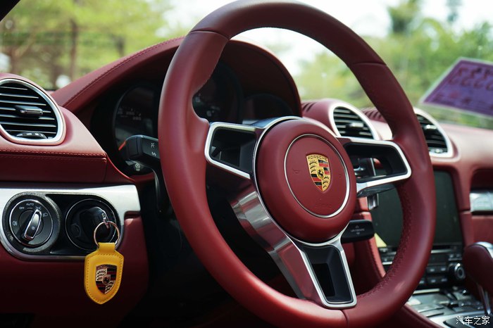 保时捷718boxster敞篷购车过程,保时捷718boxster冰雪漂移