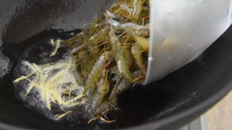 韭菜炒小河虾的家常做法,韭菜炒河虾这个组合你一定没见过