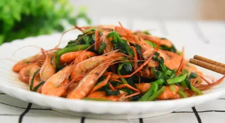 韭菜炒小河虾的家常做法,韭菜炒河虾这个组合你一定没见过