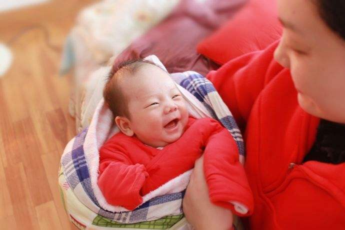 生前见红是什么颜色,见红一般是什么颜色图片