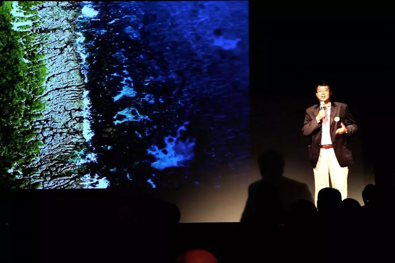 一个恐高的人，高空作业20多年，舍命拍出了最美纪录片