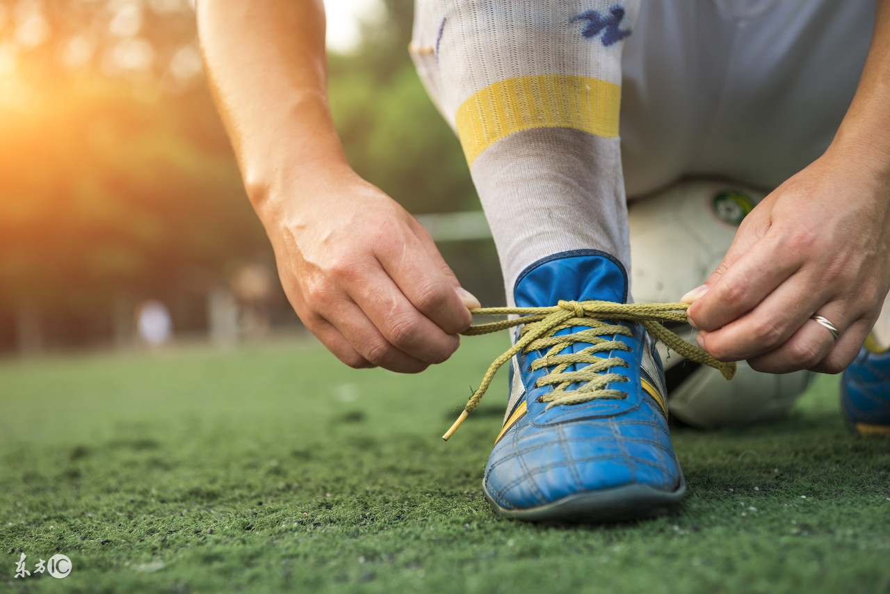 如何选足球服,足球全套装备选择技巧