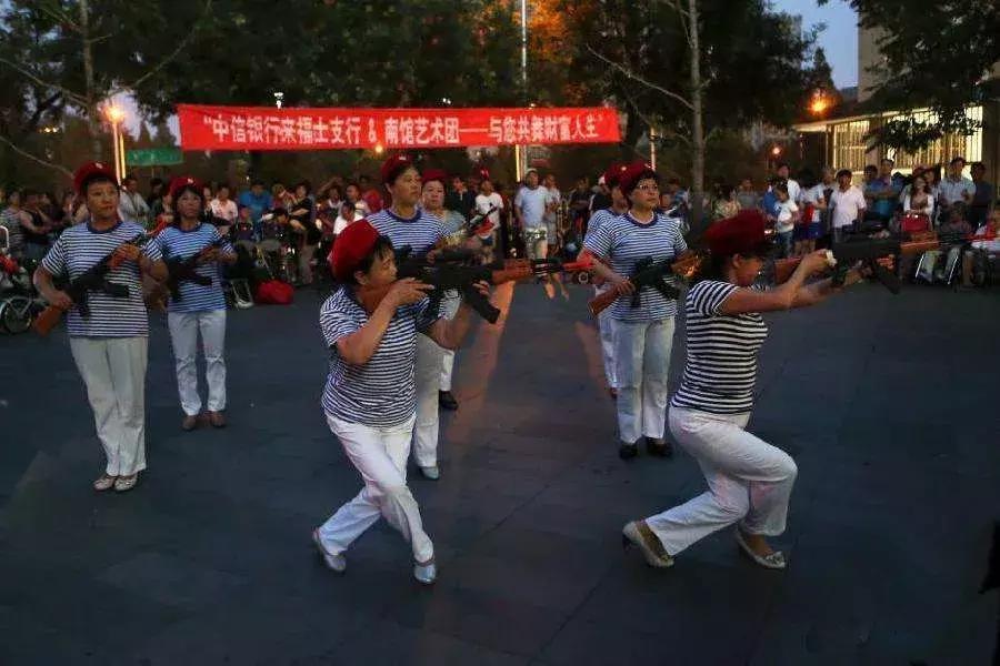 广场舞大妈挣钱,广场舞大妈年薪多少钱