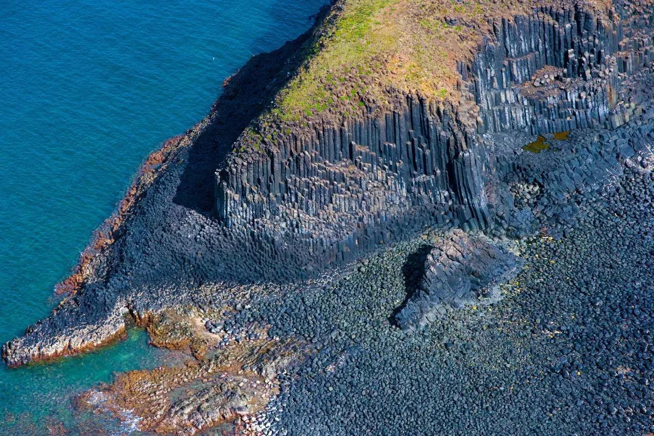 一个恐高的人，高空作业20多年，舍命拍出了最美纪录片