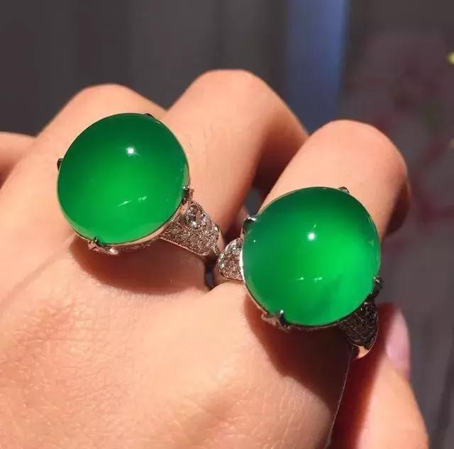 找谁说理去？30000买一只“翡翠”手镯，现在只值3000了？