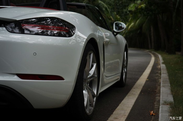 保时捷718boxster敞篷购车过程,保时捷718boxster冰雪漂移