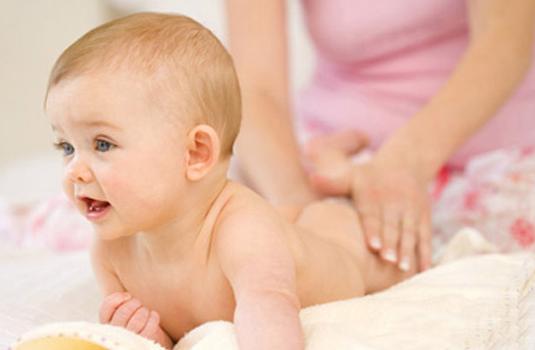 新生儿更换纸尿裤如何避免红屁屁,宝宝纸尿裤多久换一次才不红屁股