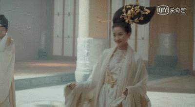 可怜！鹿晗小女友躲过缝纫机造型的吐槽，却没躲过这个致命细节