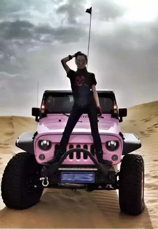 玩越野车的女人四川人,女人玩越野