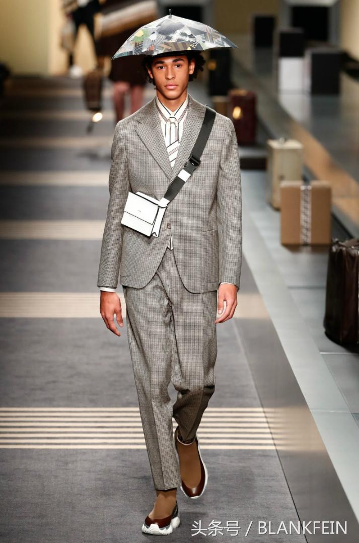 fendi芬迪2018春夏时装秀,芬迪fendi2016秋冬时装秀