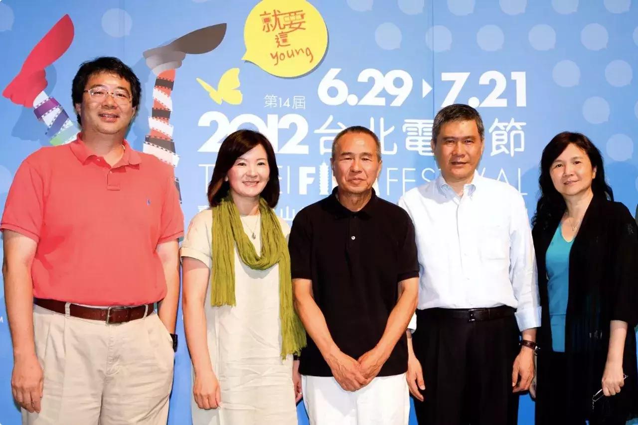 一个恐高的人，高空作业20多年，舍命拍出了最美纪录片