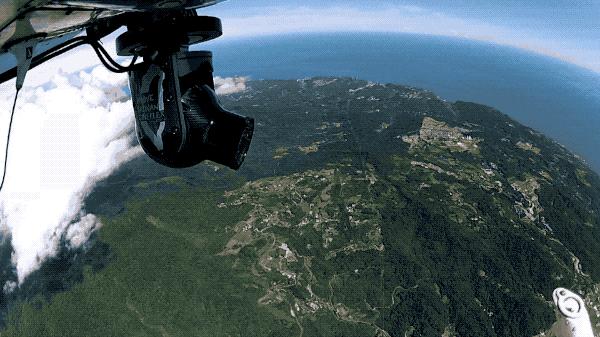 一个恐高的人，高空作业20多年，舍命拍出了最美纪录片