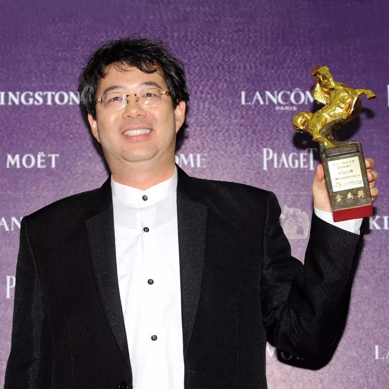 一个恐高的人，高空作业20多年，舍命拍出了最美纪录片