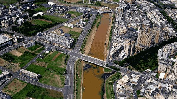 一个恐高的人，高空作业20多年，舍命拍出了最美纪录片