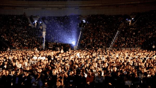 一个恐高的人，高空作业20多年，舍命拍出了最美纪录片