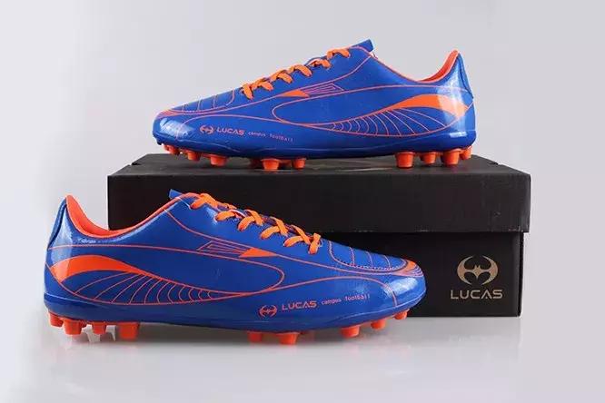 如何选足球服,足球全套装备选择技巧