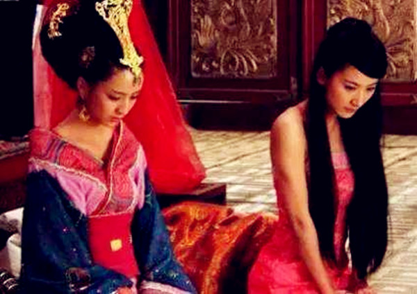 不愧是纳妾的王朝，连清官海瑞都买美娇娘，史可法临战被正室催逼