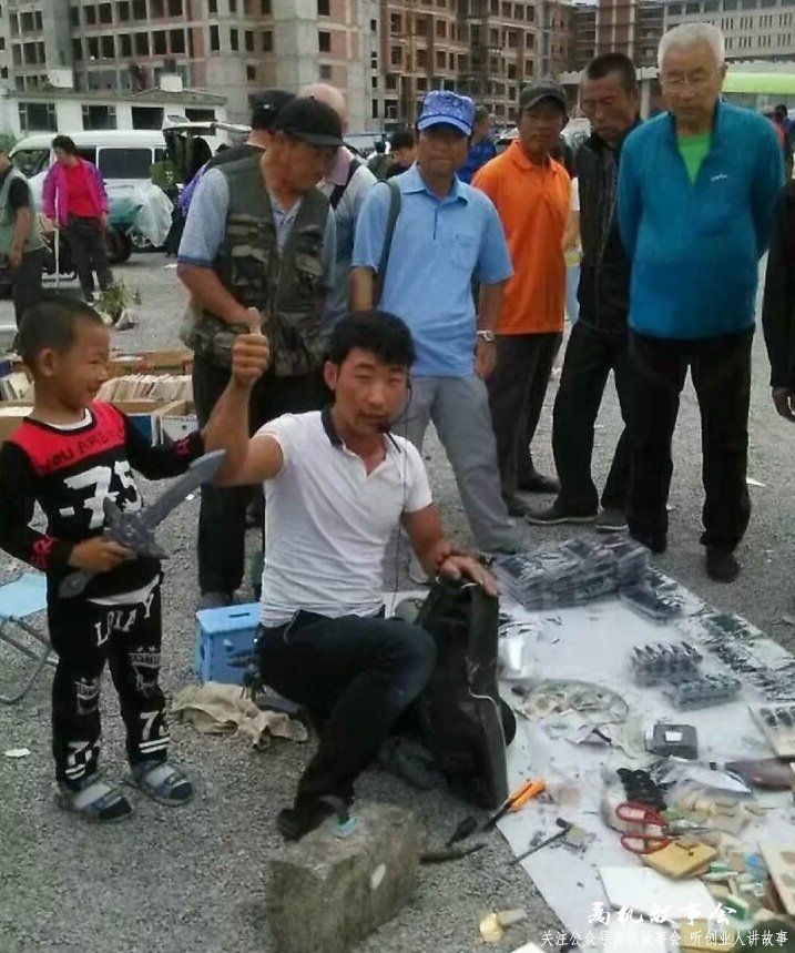 卖胶水小伙,东北小伙卖胶水顺口溜视频