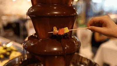 附近的旅游景点温泉自助餐一体,附近吃喝玩乐一体的温泉