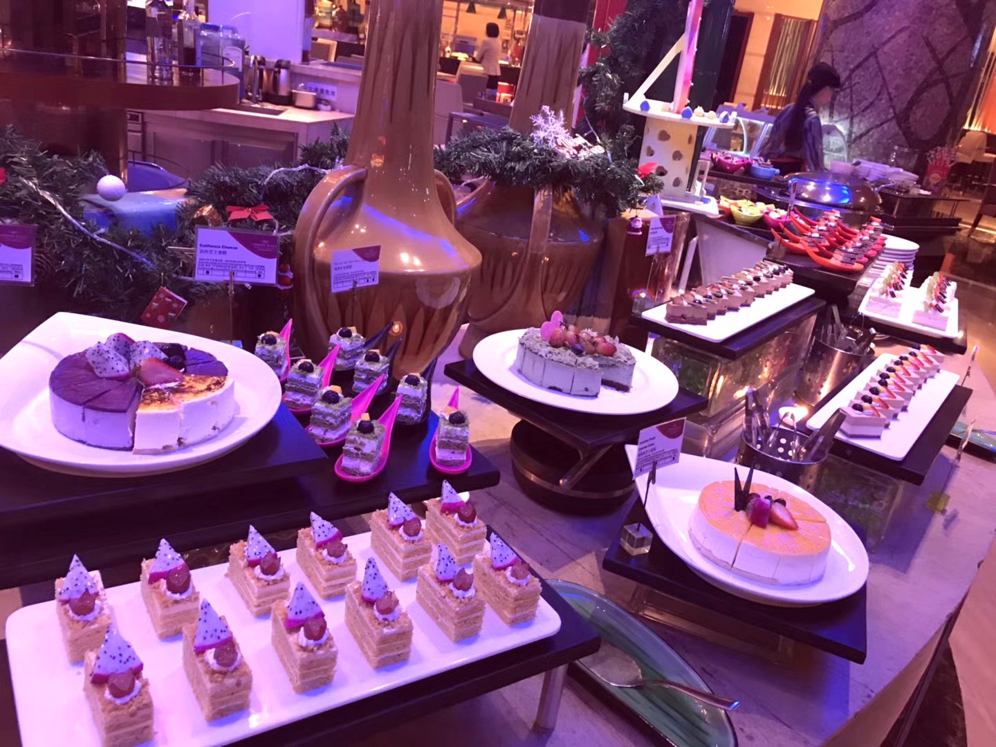 附近的旅游景点温泉自助餐一体,附近吃喝玩乐一体的温泉